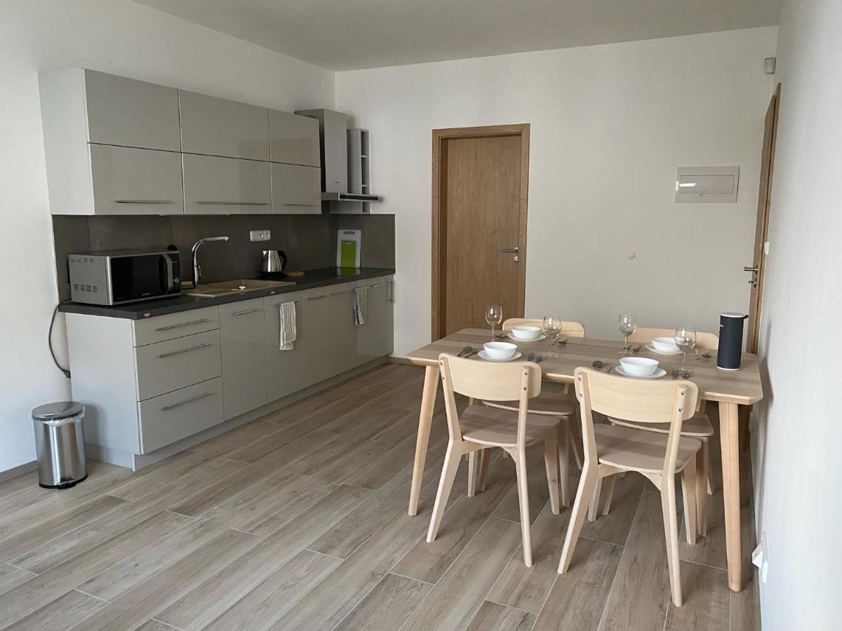 The Dante Villa Apartments Praag Buitenkant foto