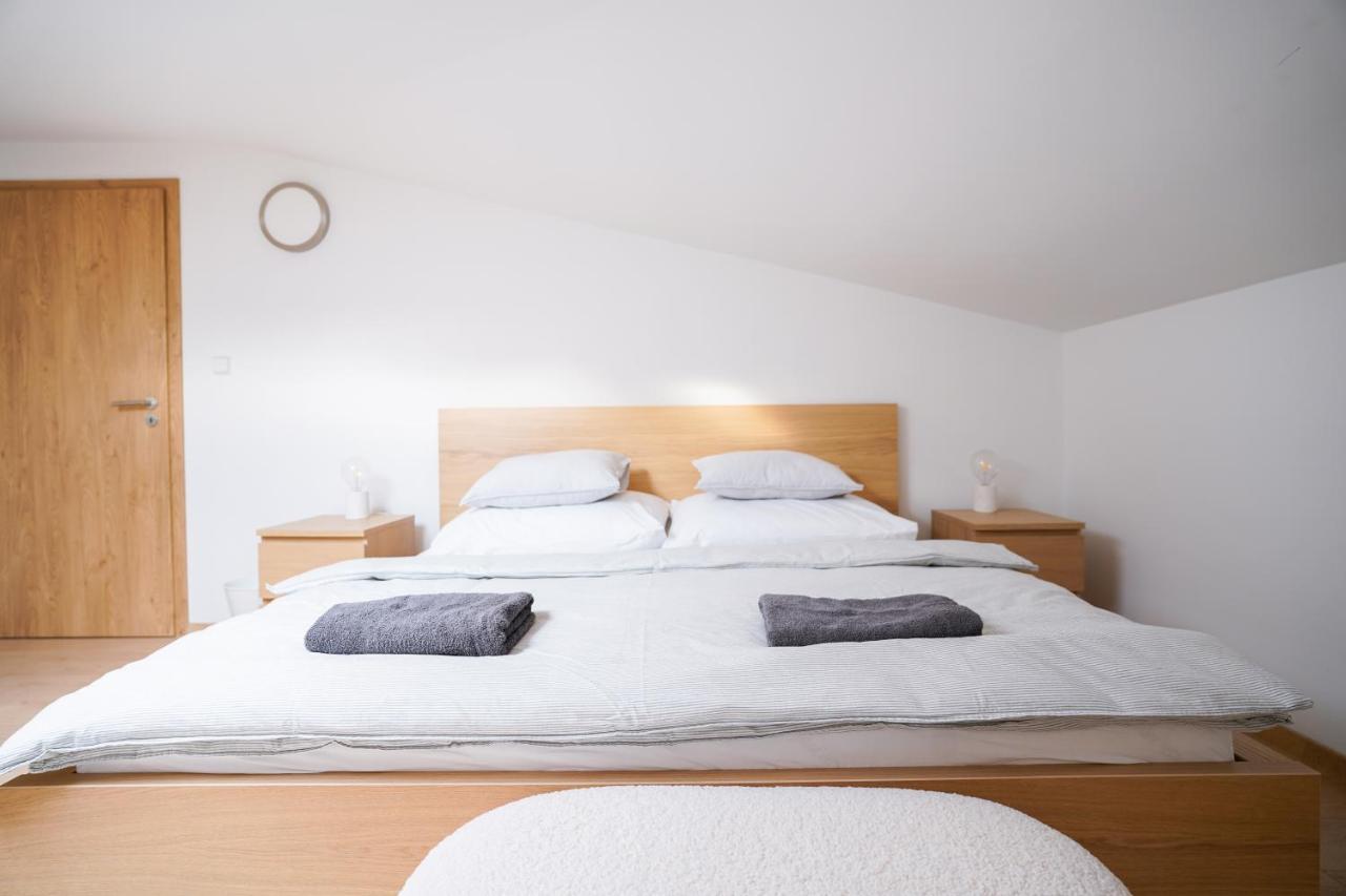 The Dante Villa Apartments Praag Buitenkant foto