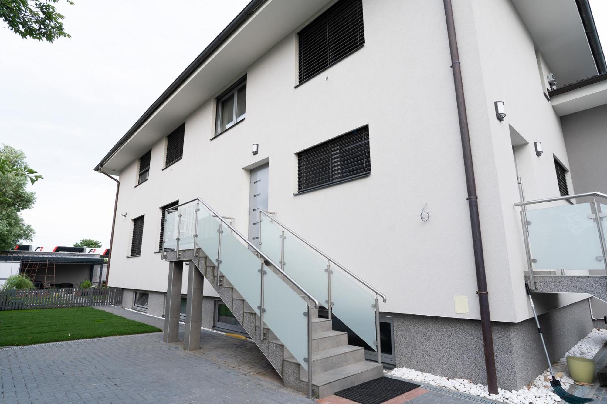 The Dante Villa Apartments Praag Buitenkant foto